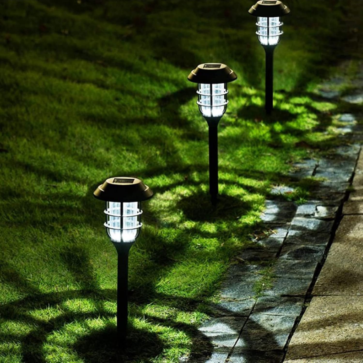 Tekone Luce Solare da Giardino LED con Picchetto – Batteria NiMH 300mAh, Design Classico Nero